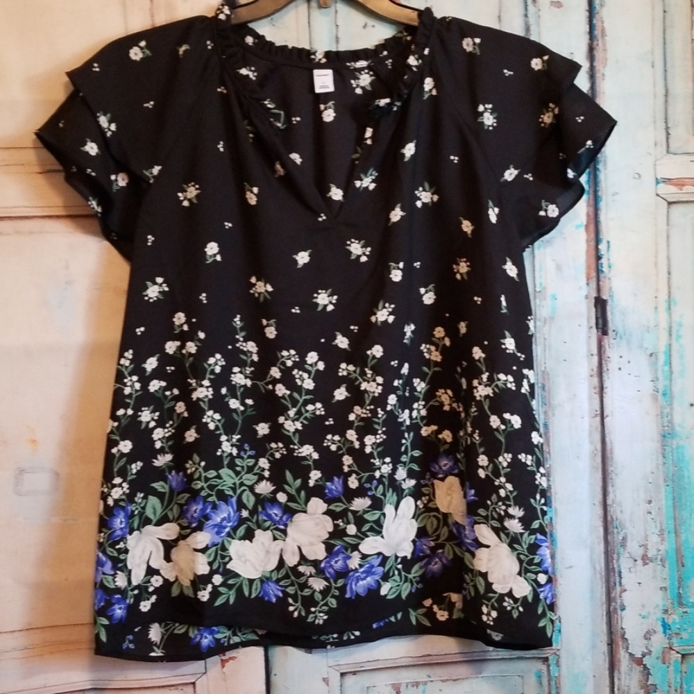 ❤Old Navy Black Floral Top